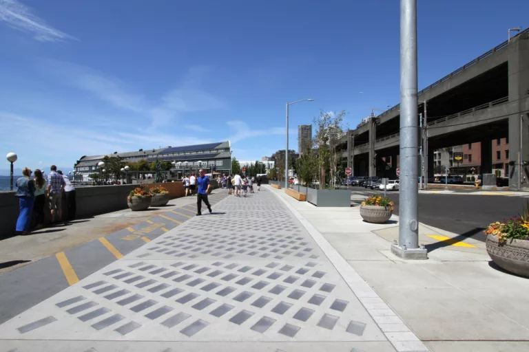 Elliott Bay Central Seawall _ MKA_MD_ LPS and sidewalk looking north.jpg